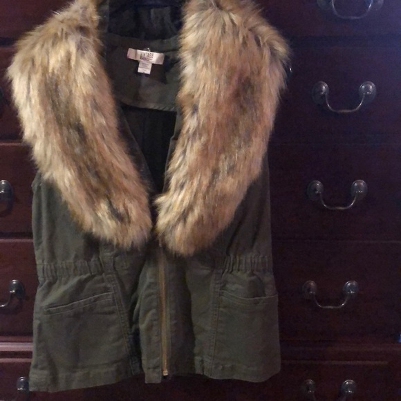 Vintage America Jackets & Blazers - Vintage America fur collar vest in army green